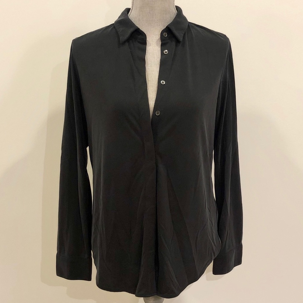 Banana Republic long sleeve button down shirt - size M